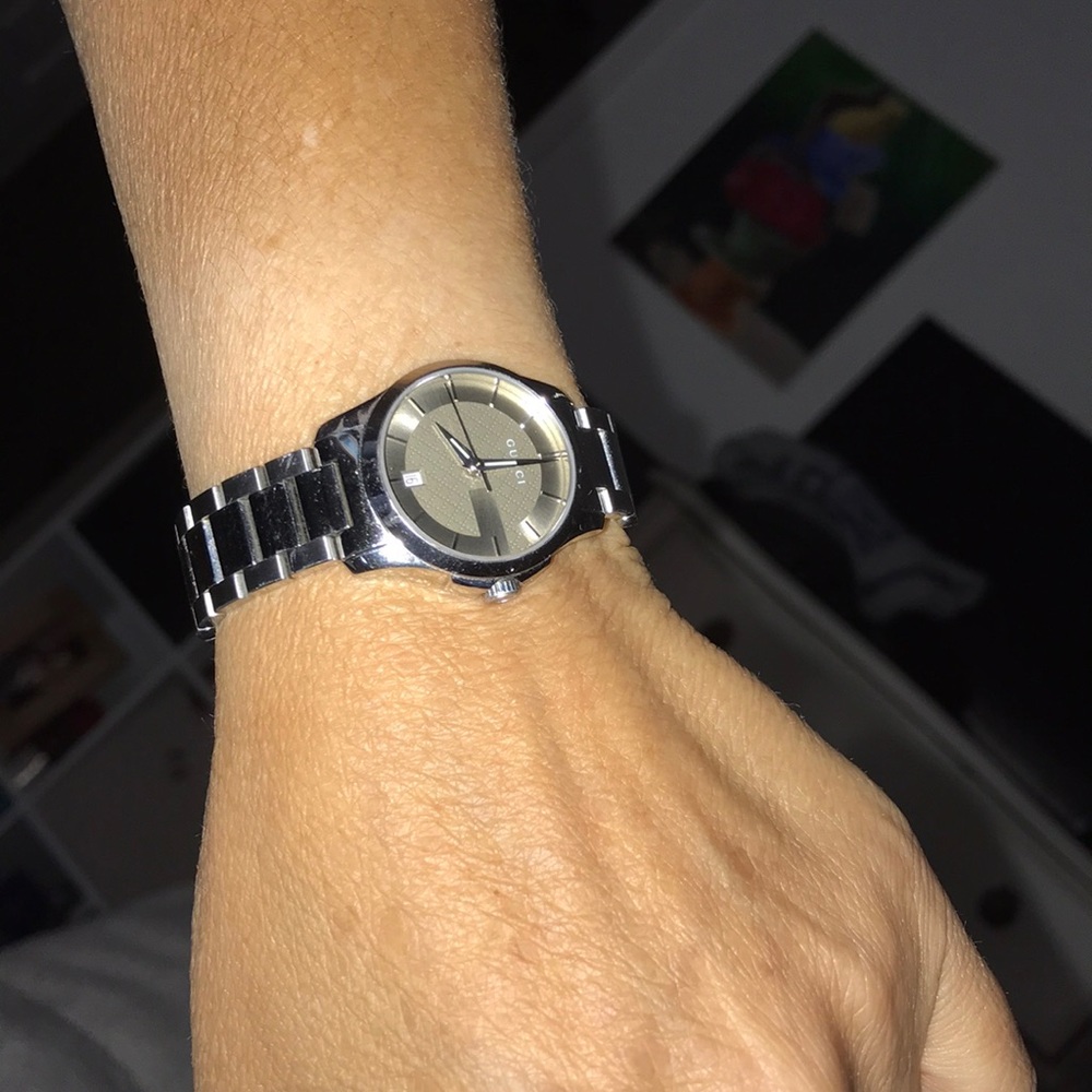 GUCCI WATCH - Picture 7 of 8